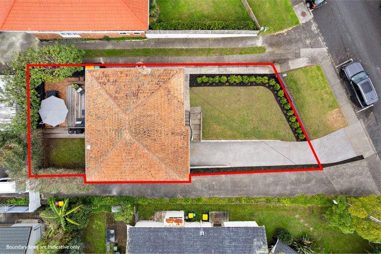 Photo of property in 1/5 Aorangi Place, Birkenhead, Auckland, 0626