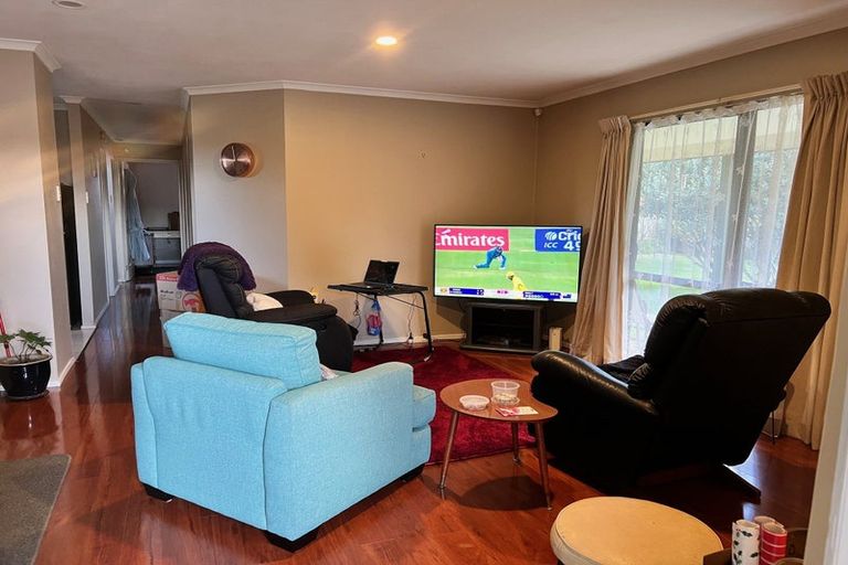 Photo of property in 16 Oakleigh Avenue, Takanini, 2112