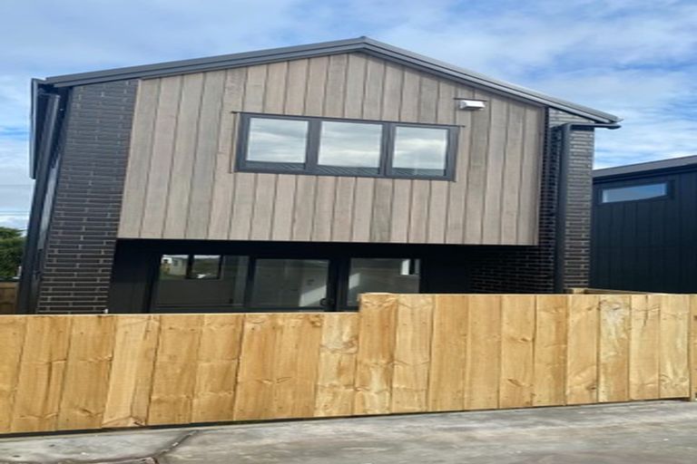 Photo of property in 1/63 Taikata Road, Te Atatu Peninsula, Auckland, 0610