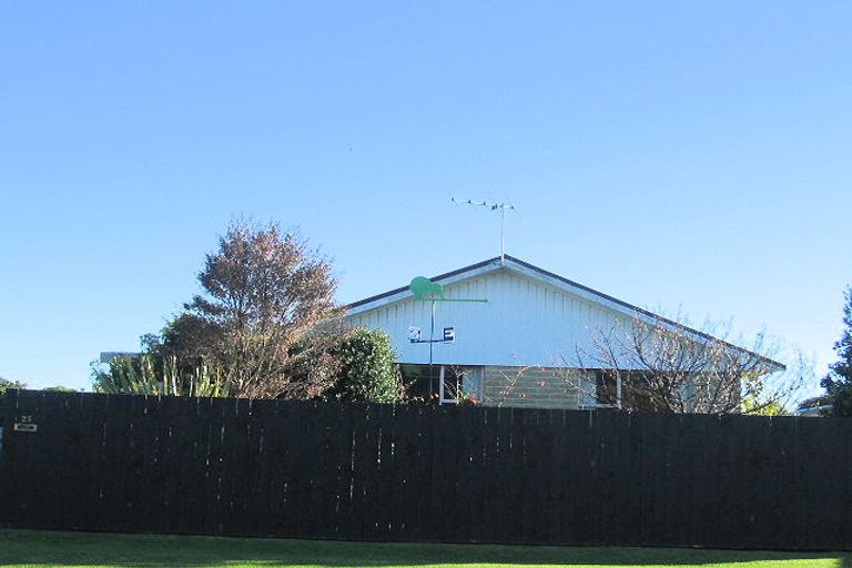 Photo of property in 1/25 Arawhata Road, Paraparaumu, 5032