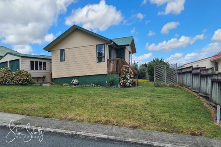 Photo of property in 6 Ash Grove, Maungaturoto, 0520