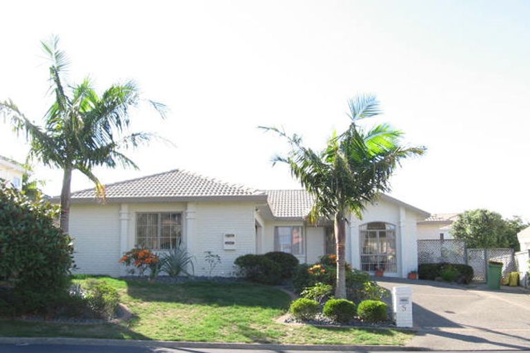 Photo of property in 5 Tyburn Lane, Unsworth Heights, Auckland, 0632