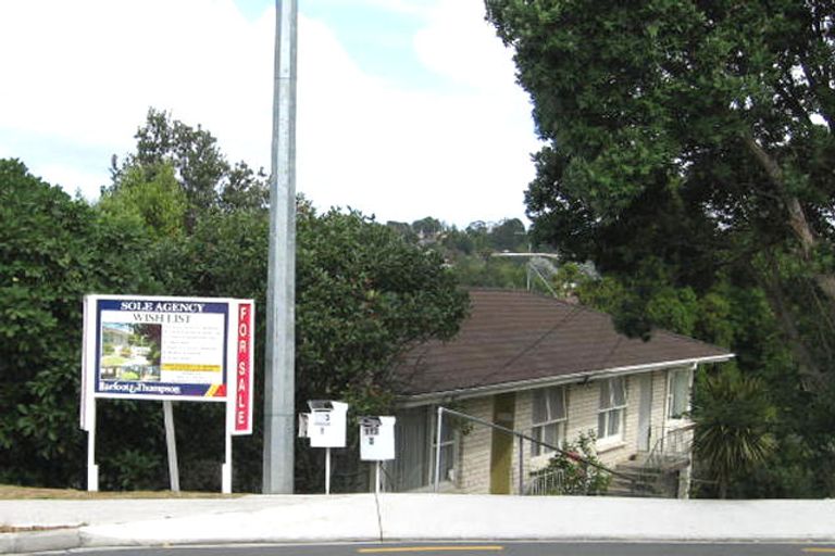 Photo of property in 2/113 Target Road, Totara Vale, Auckland, 0629