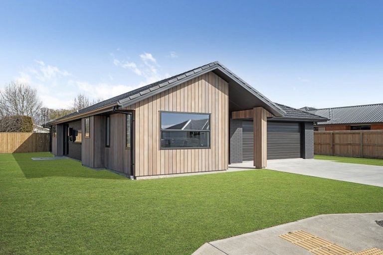 Photo of property in 1 Kakariki Crescent, Carterton, 5713