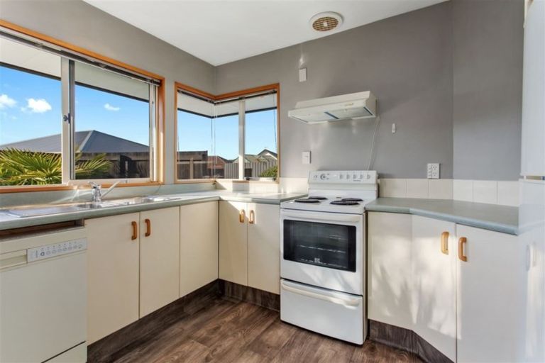 Photo of property in 2/28 Kirsten Place, Parklands, Christchurch, 8083