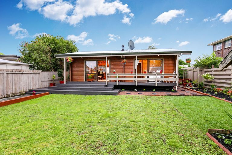 Photo of property in 1/9 Rewa Street, New Lynn, Auckland, 0600