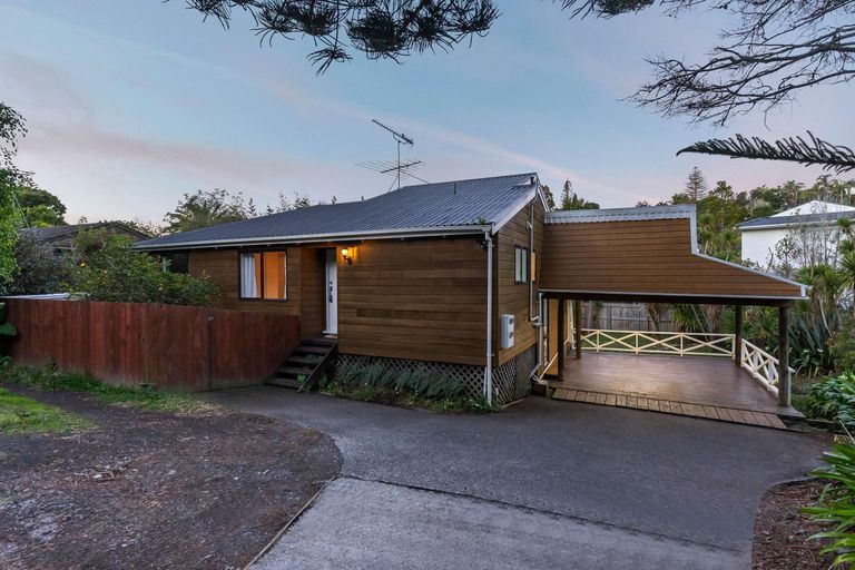 Photo of property in 2/24 Matipo Road, Mairangi Bay, Auckland, 0630