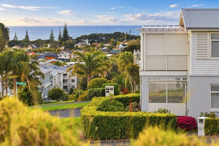 Photo of property in 1 Ocean View Terrace, Orewa, 0931