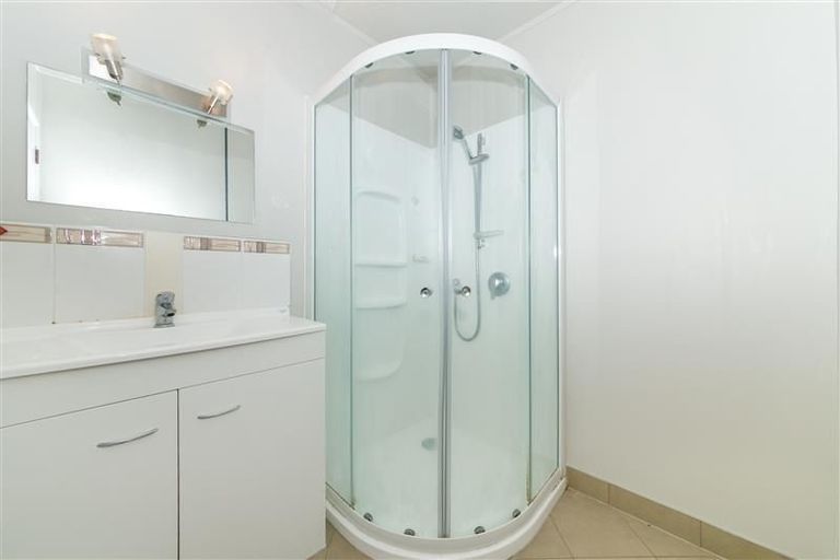 Photo of property in 2/147 Chivalry Road, Glenfield, Auckland, 0629