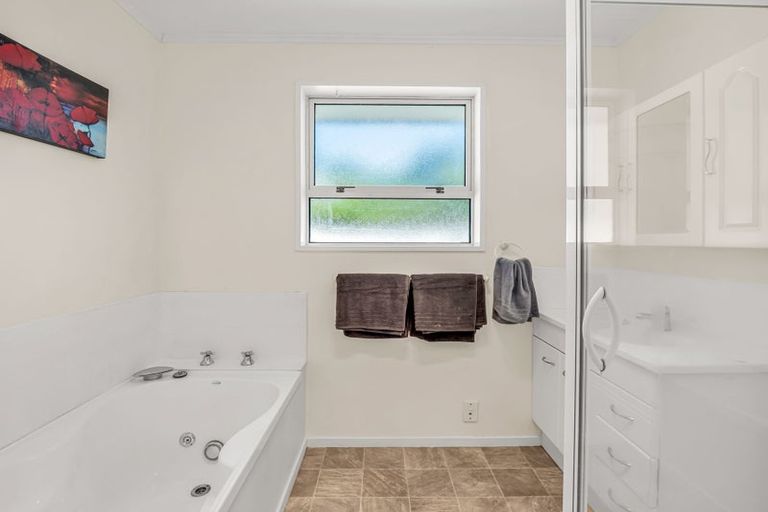 Photo of property in 8 Capri Place, Awapuni, Palmerston North, 4412