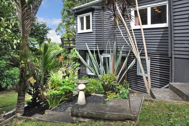 Photo of property in 42 Kauri Road, Laingholm, Auckland, 0604