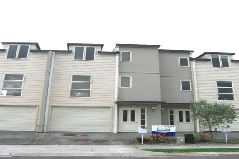 Photo of property in 6 Verdale Circle, Glen Eden, Auckland, 0602