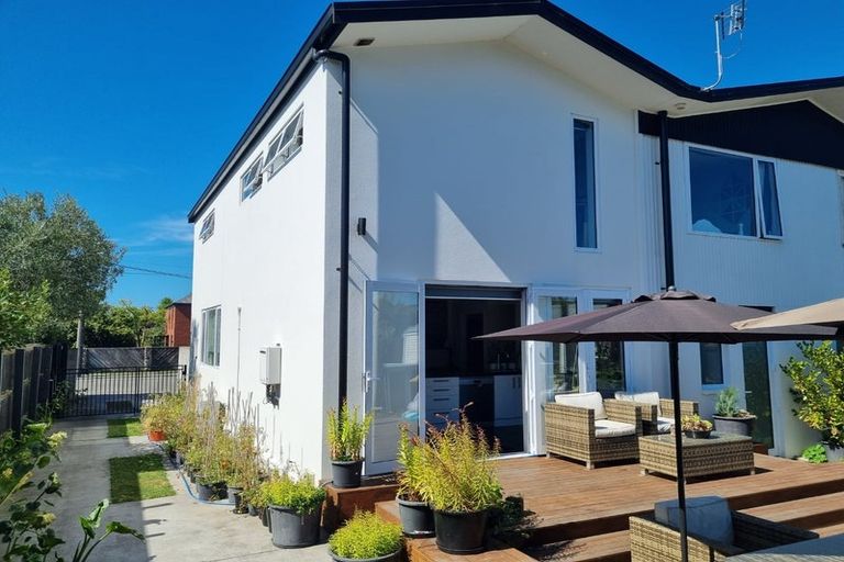 Photo of property in 2/33 Searells Road, Strowan, Christchurch, 8052