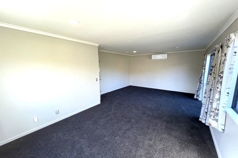 Photo of property in 30a Domanski Crescent, Owhiro Bay, Wellington, 6023