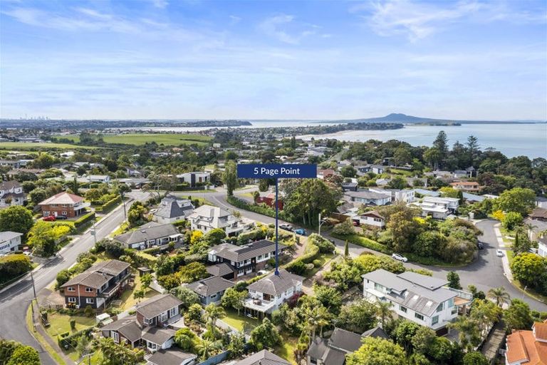 Photo of property in 5 Page Point, Mellons Bay, Auckland, 2014