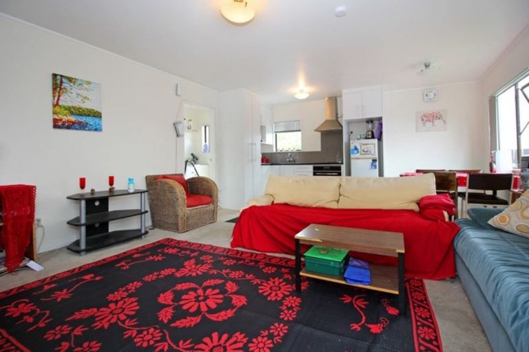 Photo of property in 2/38 Maplesden Drive, Clendon Park, Auckland, 2103