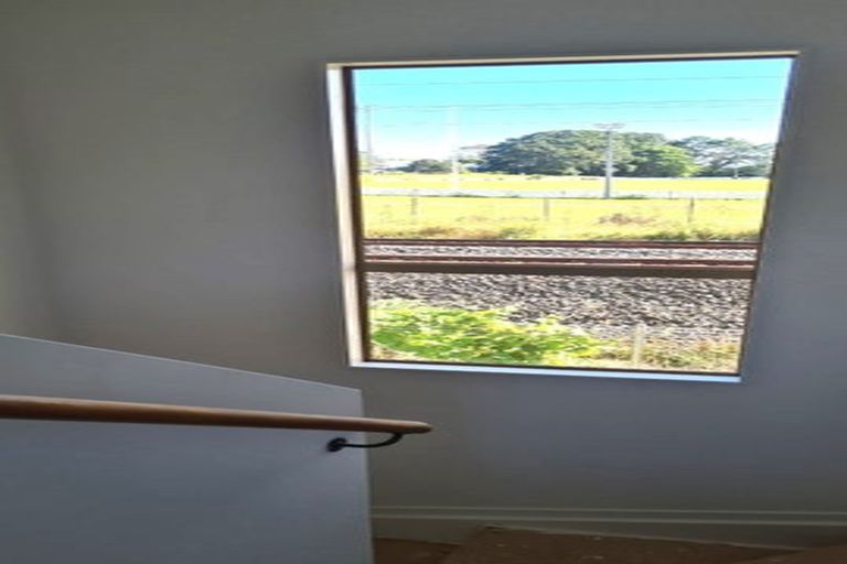 Photo of property in 19 Lockington Avenue, Henderson, Auckland, 0612