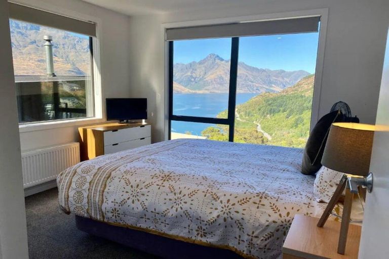 Photo of property in 15a Mackinnon Terrace, Sunshine Bay, Queenstown, 9300