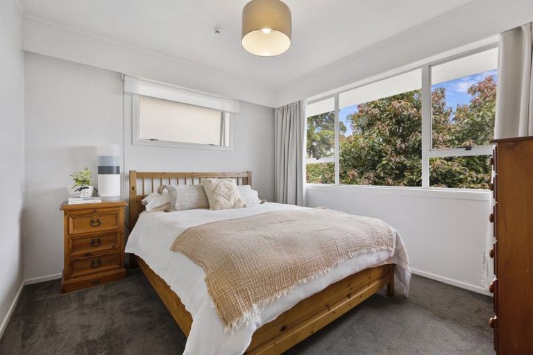 Photo of property in 21 York Crescent, Westown, New Plymouth, 4310