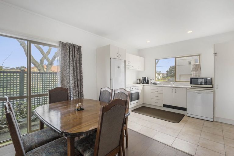Photo of property in 1 Butia Avenue, Henderson, Auckland, 0612