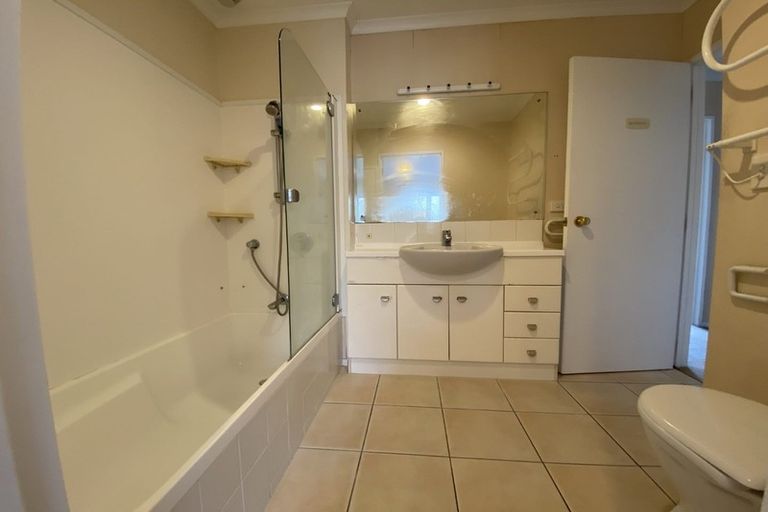 Photo of property in Tuscany Towers, 53/1 Ambrico Place, New Lynn, Auckland, 0600
