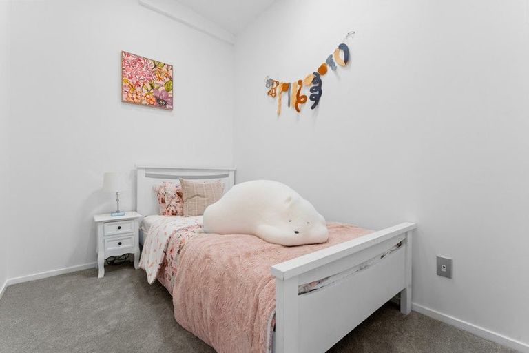 Photo of property in 8/18 Sylvan Crescent, Te Atatu South, Auckland, 0610