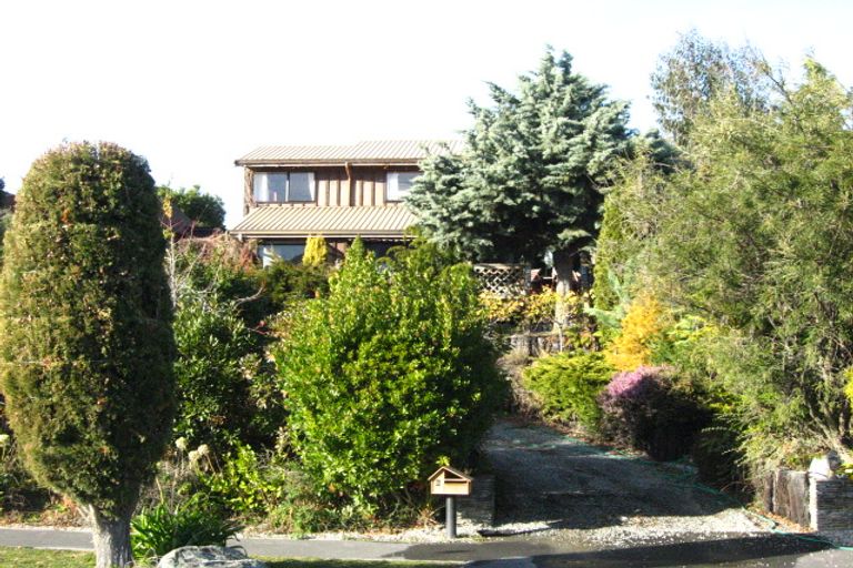 Photo of property in 6 Grove Lane, Kelvin Heights, Queenstown, 9300