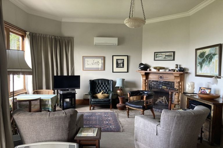 Photo of property in 28 Apuka Street, Brooklyn, Wellington, 6021