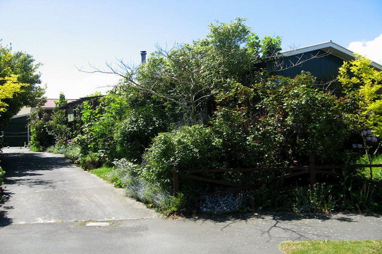Photo of property in 4 Leeman Place, Redwood, Christchurch, 8051