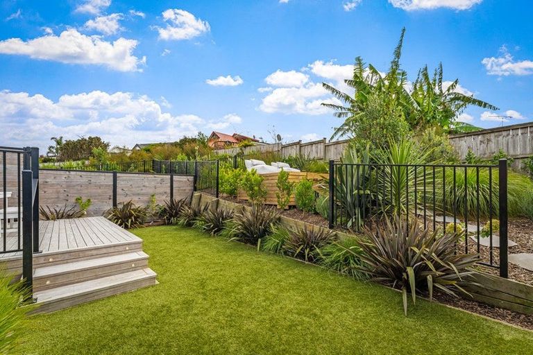 Photo of property in 30a Kukuwai Avenue, Red Beach, 0932