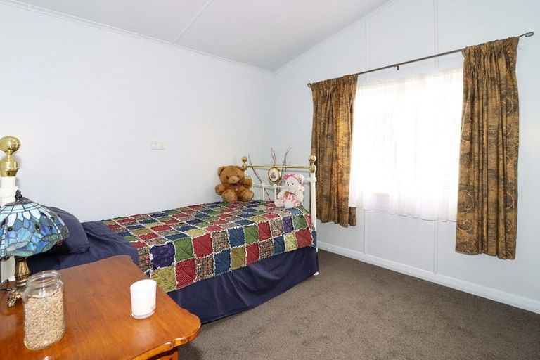Photo of property in 6 Victoria Street, Carterton, 5713