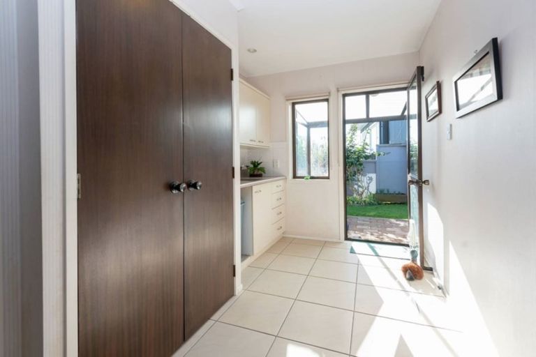 Photo of property in 2/3 Te Akau Crescent, Bucklands Beach, Auckland, 2012