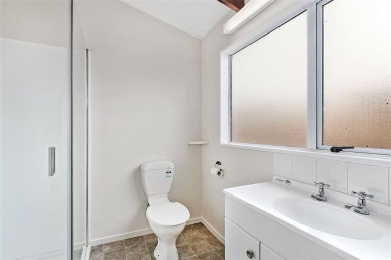 Photo of property in 2/37 Wainoni Road, Wainoni, Christchurch, 8061