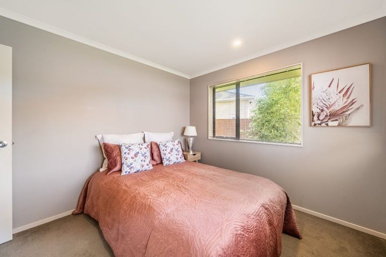 Photo of property in 6 Mcewen Crescent, Riverstone Terraces, Upper Hutt, 5018