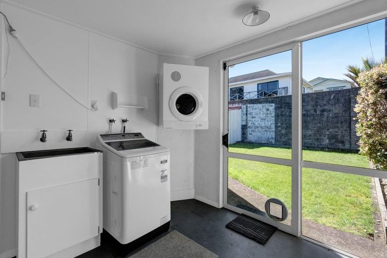 Photo of property in 59 Ngamotu Road, Moturoa, New Plymouth, 4310