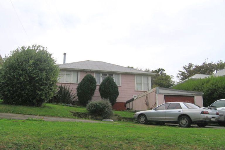 Photo of property in 8 Tremewan Street, Tawa, Wellington, 5028