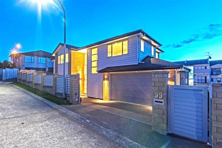 Photo of property in 99 Medallion Drive, Oteha, Auckland, 0632