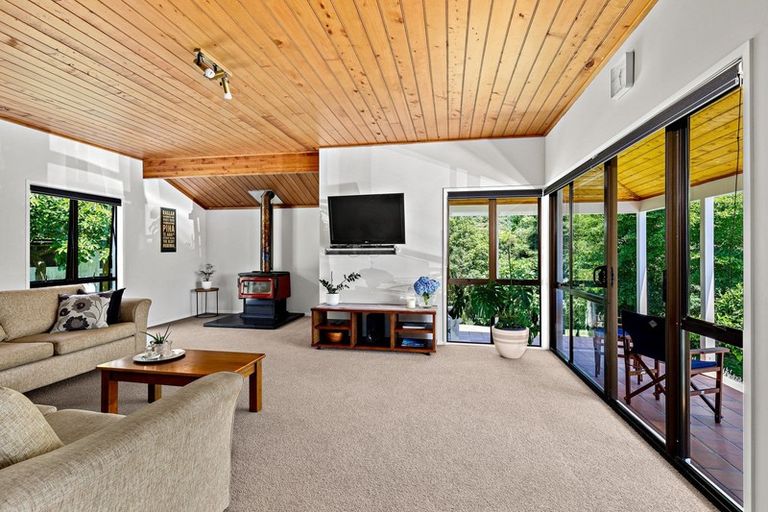 Photo of property in 24 Brick Bay Drive, Sandspit, Warkworth, 0982