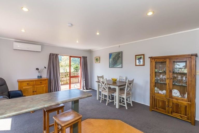 Photo of property in 461 Tararua Road, Levin, 5571