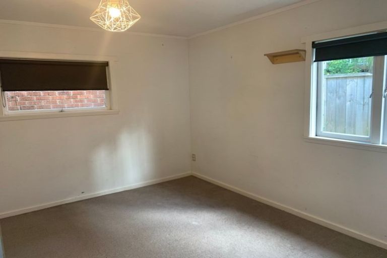 Photo of property in 2/36 Masterton Road, Rothesay Bay, Auckland, 0630