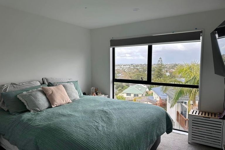 Photo of property in 15 Oki Place, Glenfield, 0629