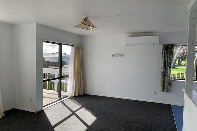 Photo of property in 15 Solway Street, Levin, 5510