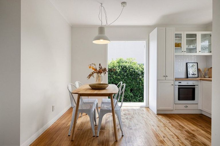 Photo of property in 30 Queen Street, Cambridge, 3434