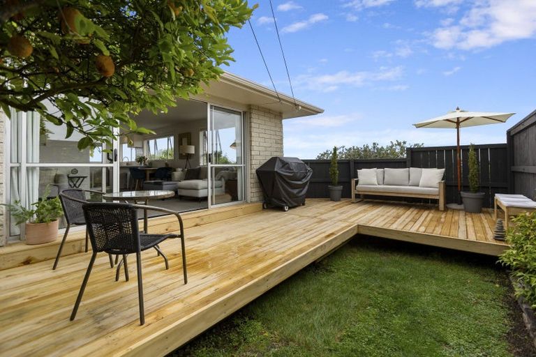 Photo of property in 21 York Crescent, Westown, New Plymouth, 4310