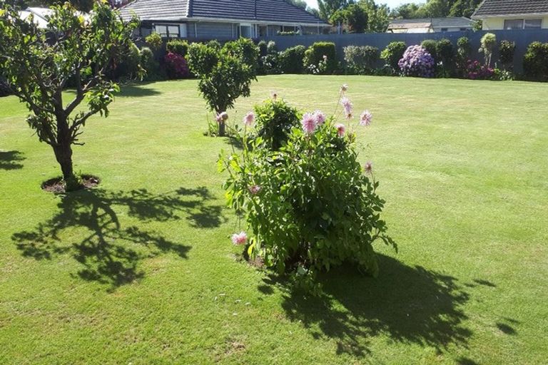 Photo of property in 107 Grimseys Road, Redwood, Christchurch, 8051