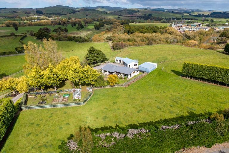 Photo of property in 47 Cowper Side Road, Dannevirke, 4976