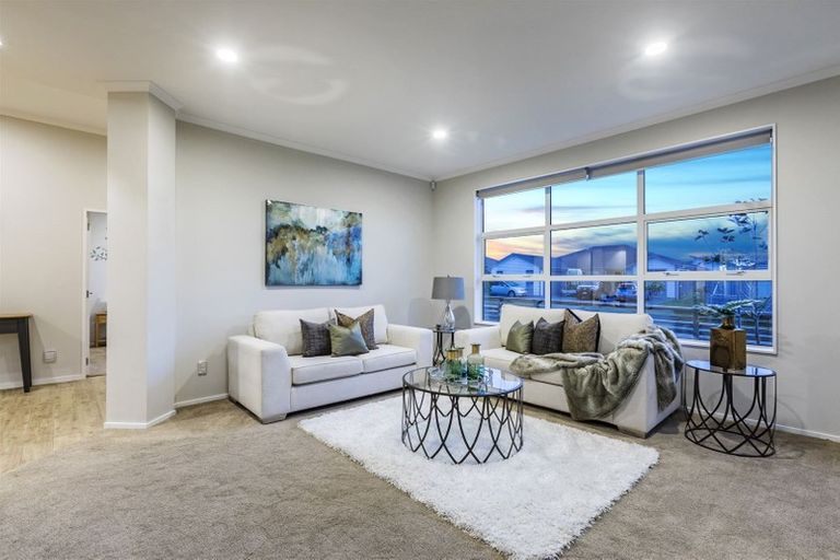 Photo of property in 17 Aporo Drive, Kumeu, 0810