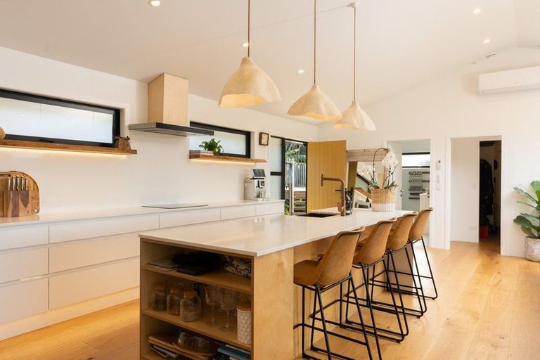 Photo of property in 21 Ngapuke Lane, Parua Bay, Onerahi, 0192