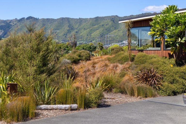 Photo of property in 30 Ferndale Drive, Waikanae, 5036