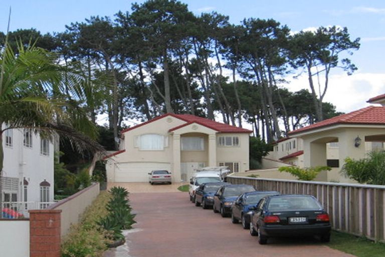 Photo of property in 15 Mansion Court, West Harbour, Auckland, 0618